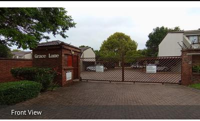 Apartment / Flat For Sale in Sunninghill, Sandton